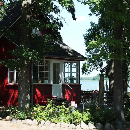 Apartment Quaint In Near Sea Zierow